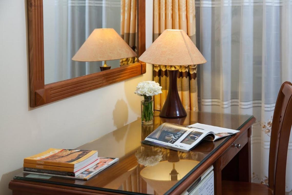 Lucky Central Hotel & Travel Hanoi Exteriör bild